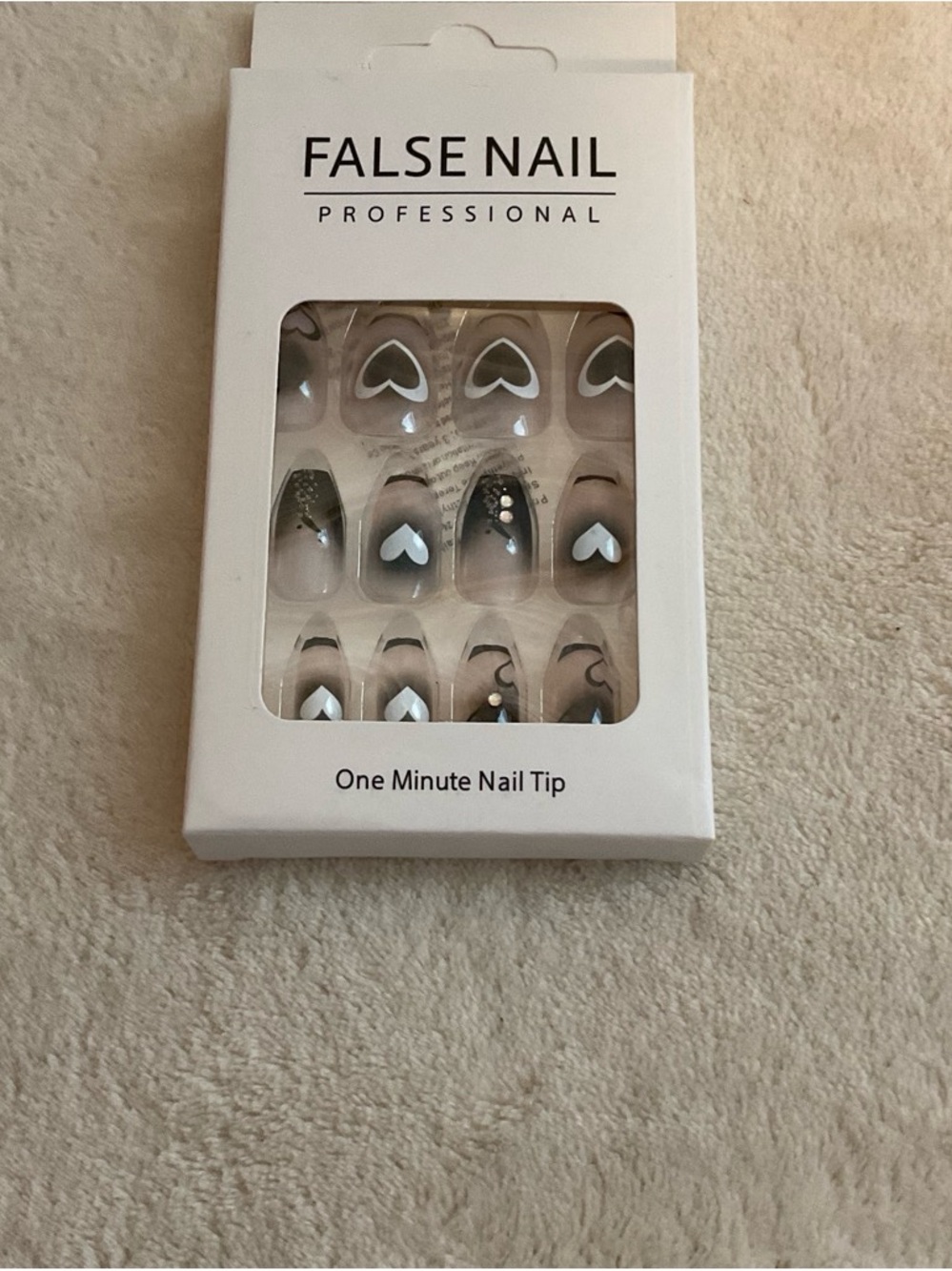 Press-On Nails in Gray & White Heart Design